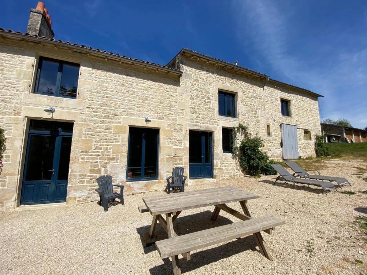 Chateau Des Loups - Les Cypres Echire Exterior foto