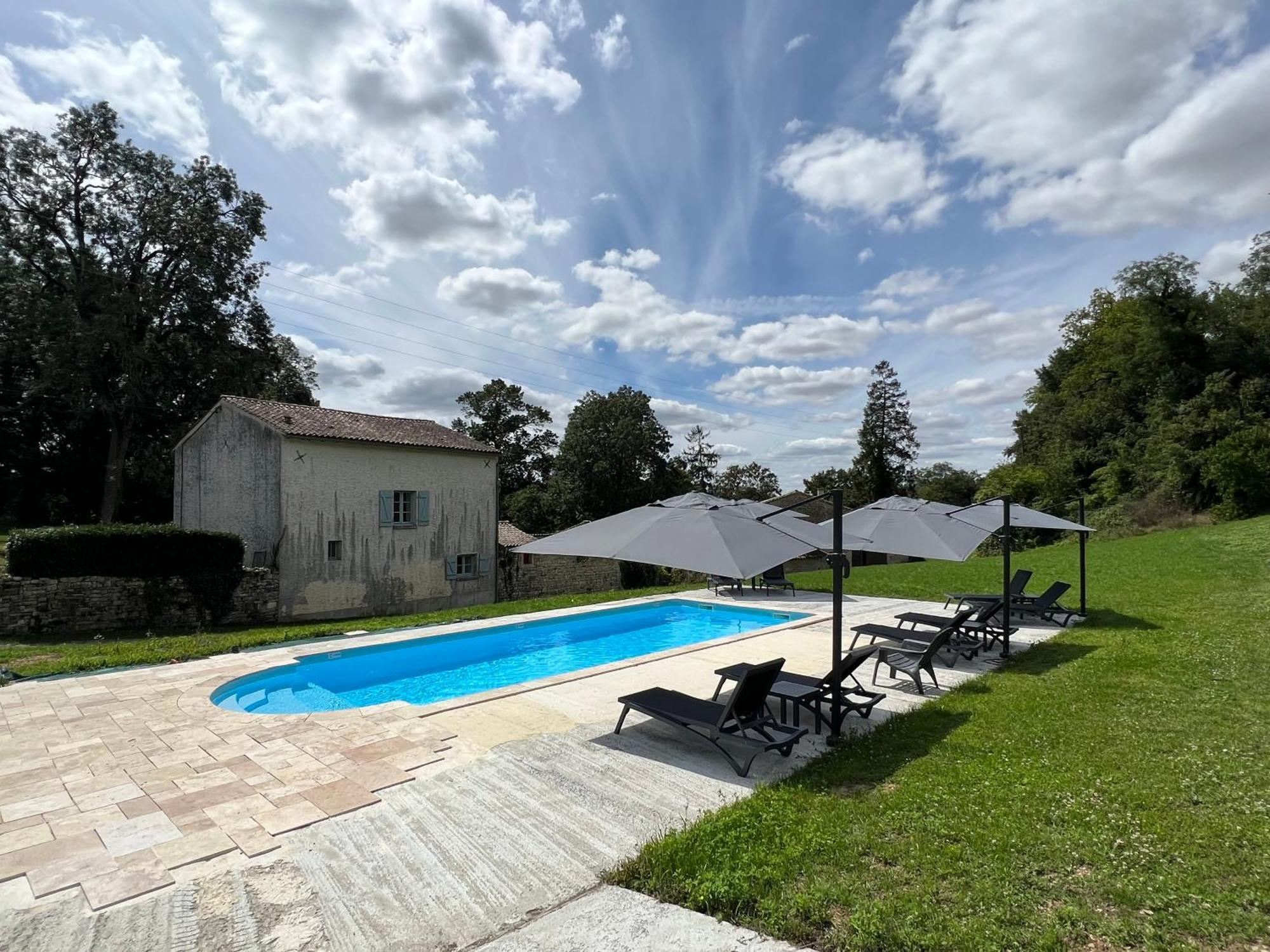 Chateau Des Loups - Les Cypres Echire Exterior foto