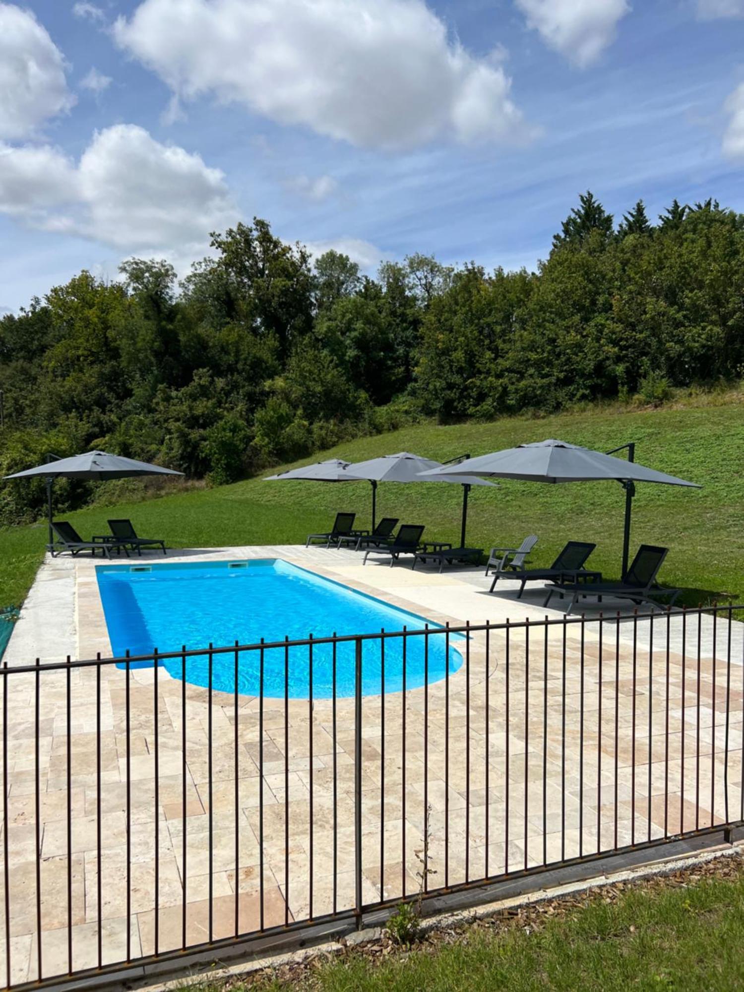 Chateau Des Loups - Les Cypres Echire Exterior foto