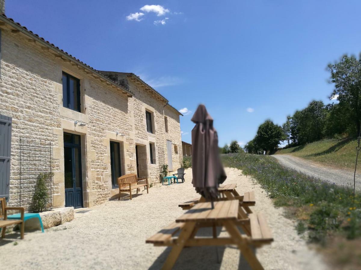 Chateau Des Loups - Les Cypres Echire Exterior foto