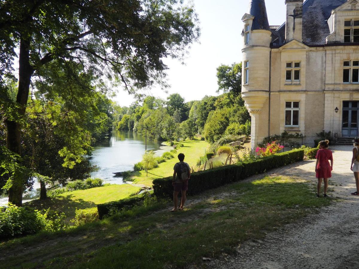 Chateau Des Loups - Les Cypres Echire Exterior foto